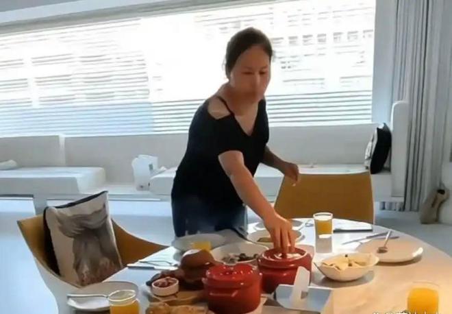 小菲郁躁症复发开跑车直奔豪宅吊唁大S开元棋牌app小S回应斥资百万包机汪(图6)